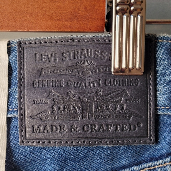 NEW LEVI'S Barrel Women's Jeans Sise 25 Medium Blue Slightly Curvy Shape - Picture 6 of 9